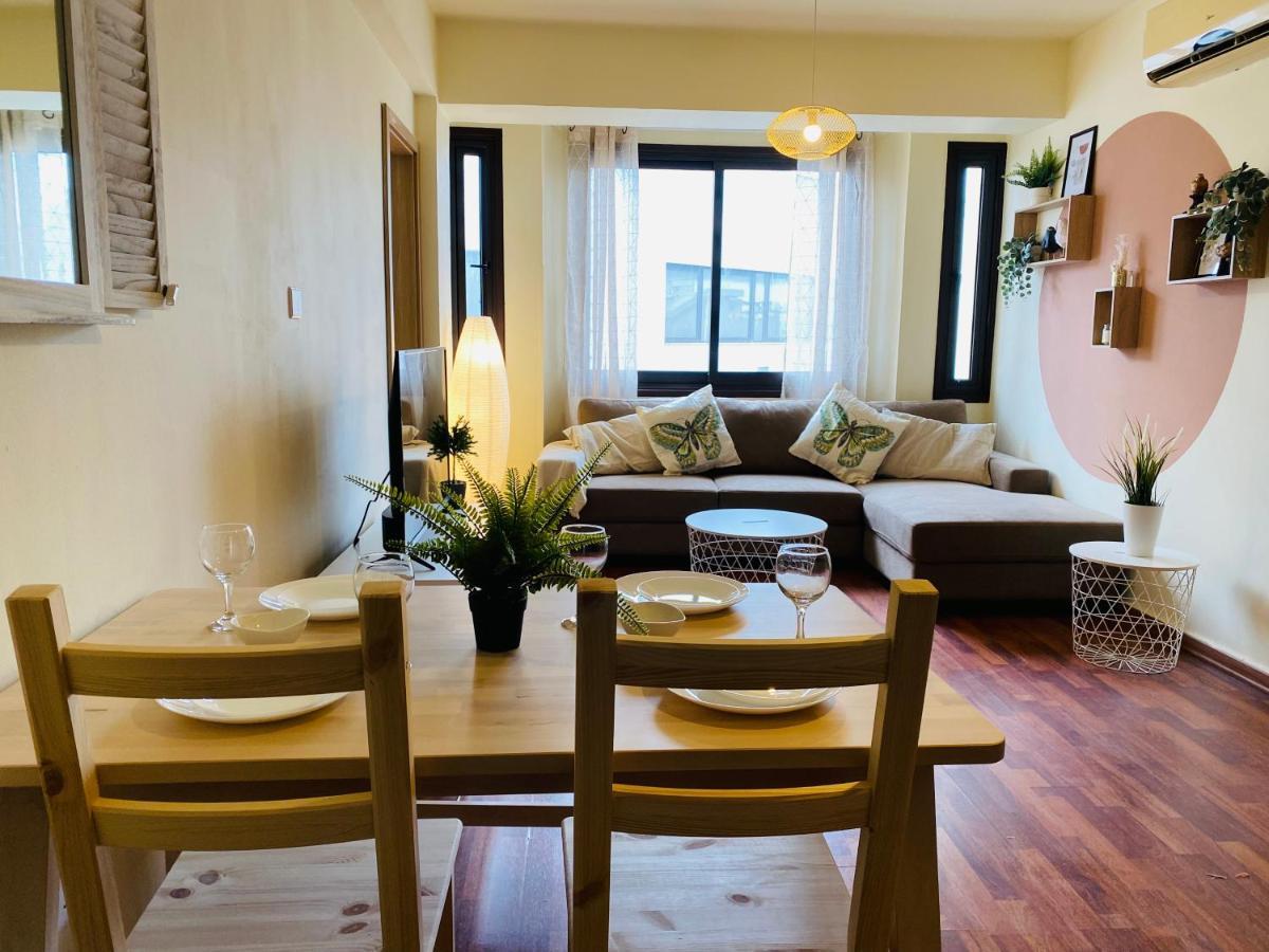 Celine'S 2 Bedrooms Apartment In Larnaca Center Exterior foto