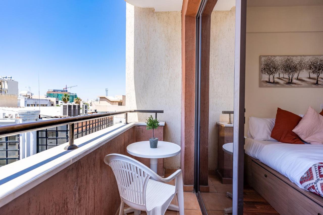 Celine'S 2 Bedrooms Apartment In Larnaca Center Exterior foto